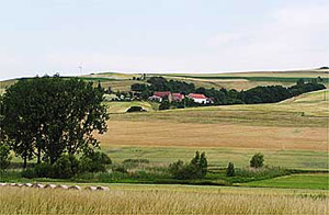 Blick auf den Wickelhof von der Landstraße nach Schneckenhausen aus aufgenommen